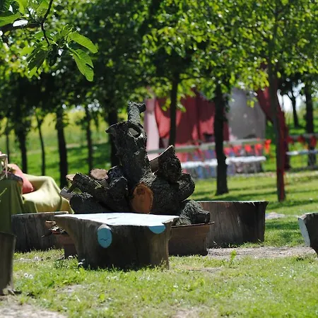 La Commedia Della Pentola Gospodarstwo wiejskie Lu (Piedmont)